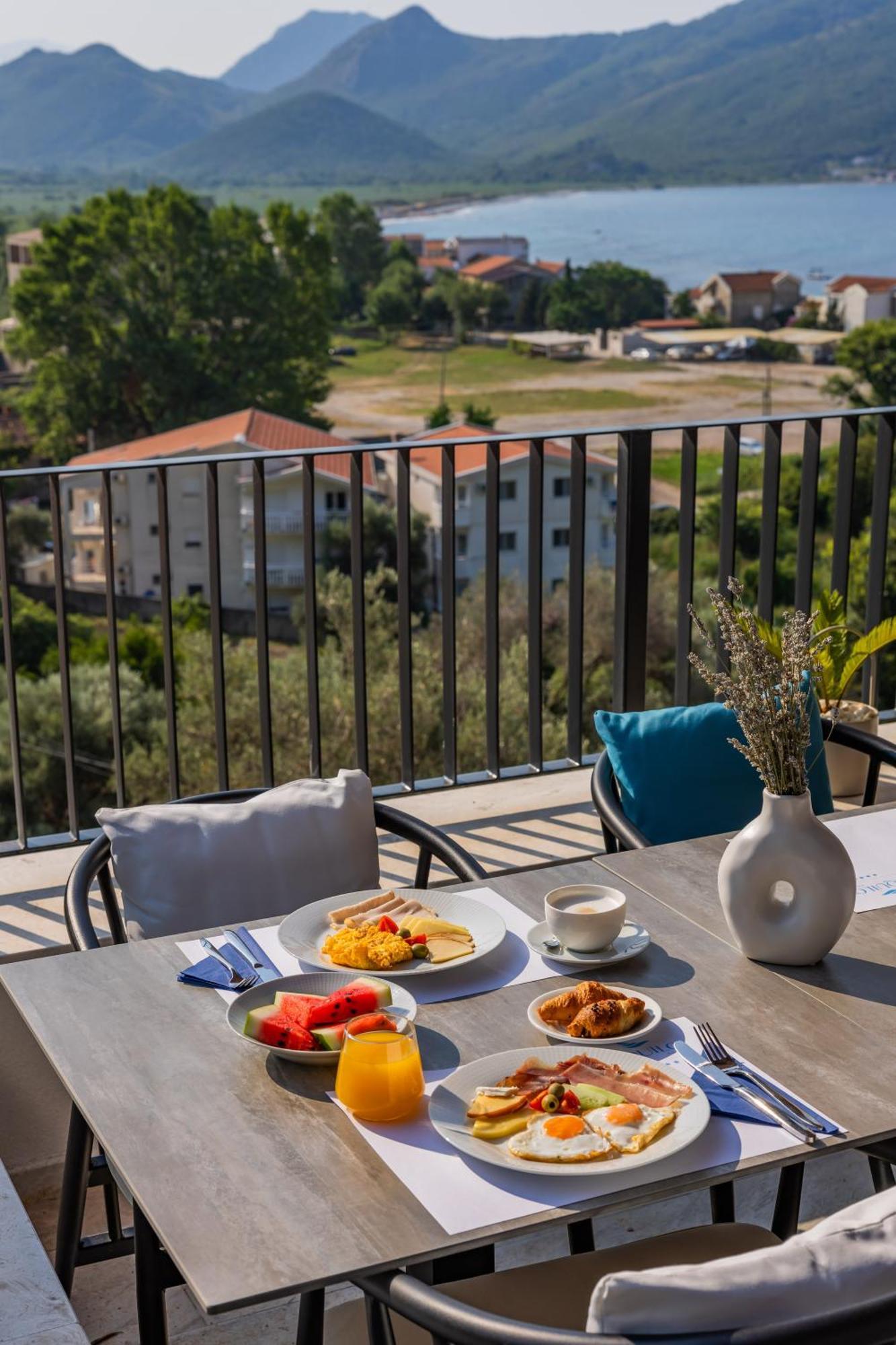 Hotel Aquilo Petrovac Eksteriør billede