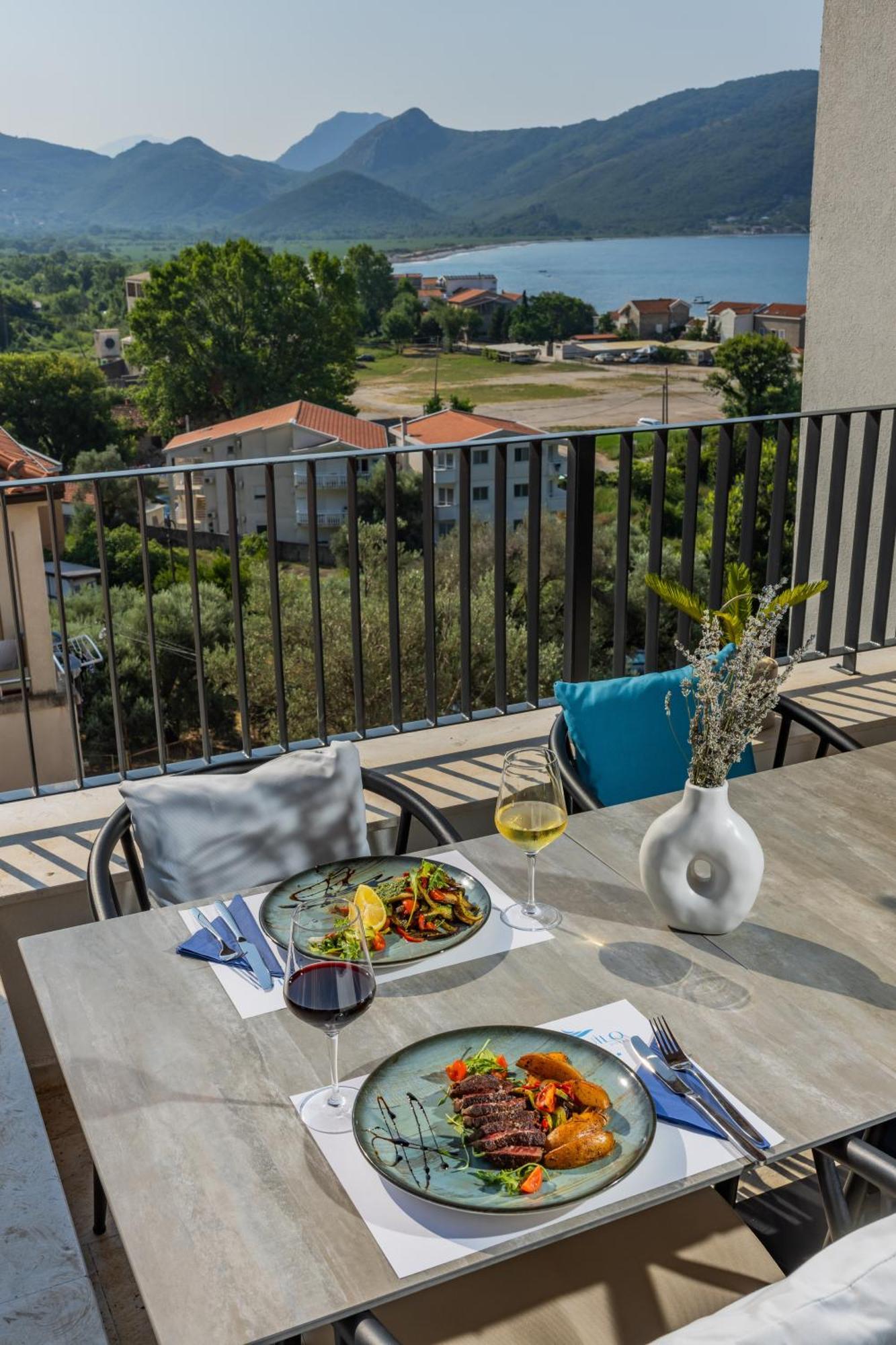 Hotel Aquilo Petrovac Eksteriør billede