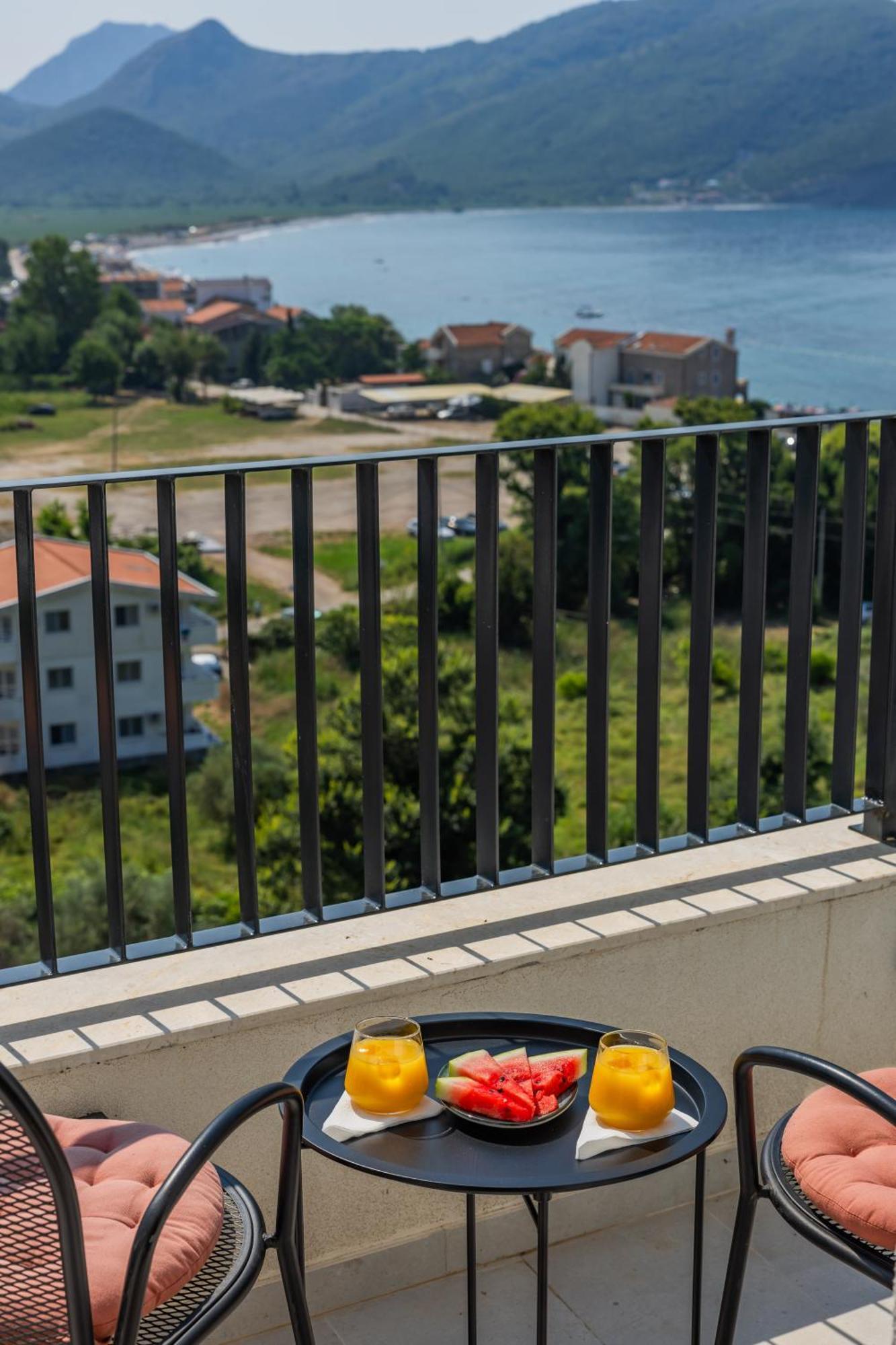 Hotel Aquilo Petrovac Eksteriør billede
