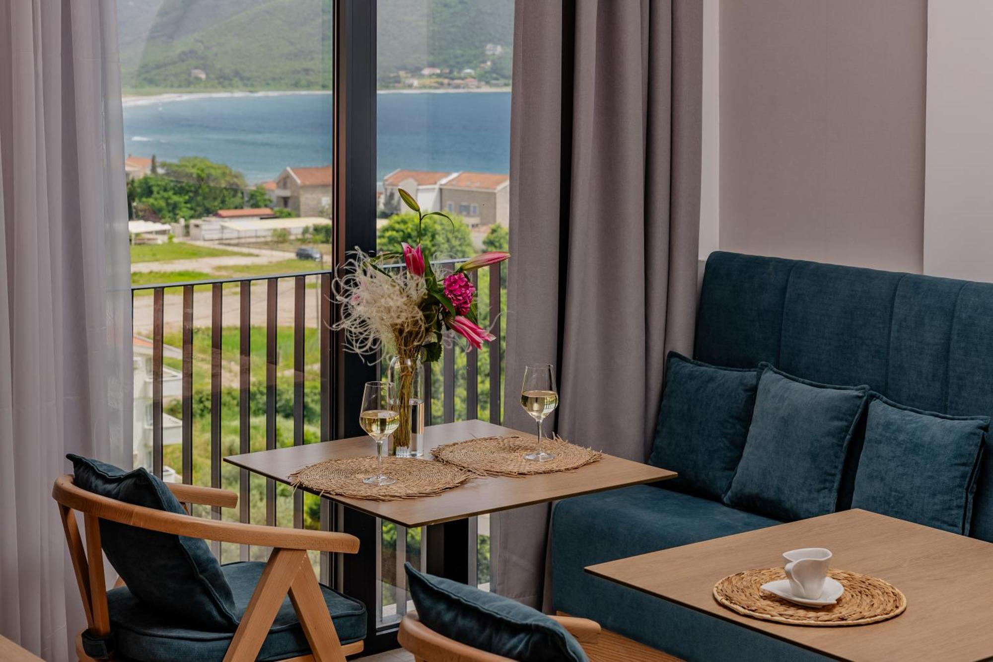 Hotel Aquilo Petrovac Eksteriør billede