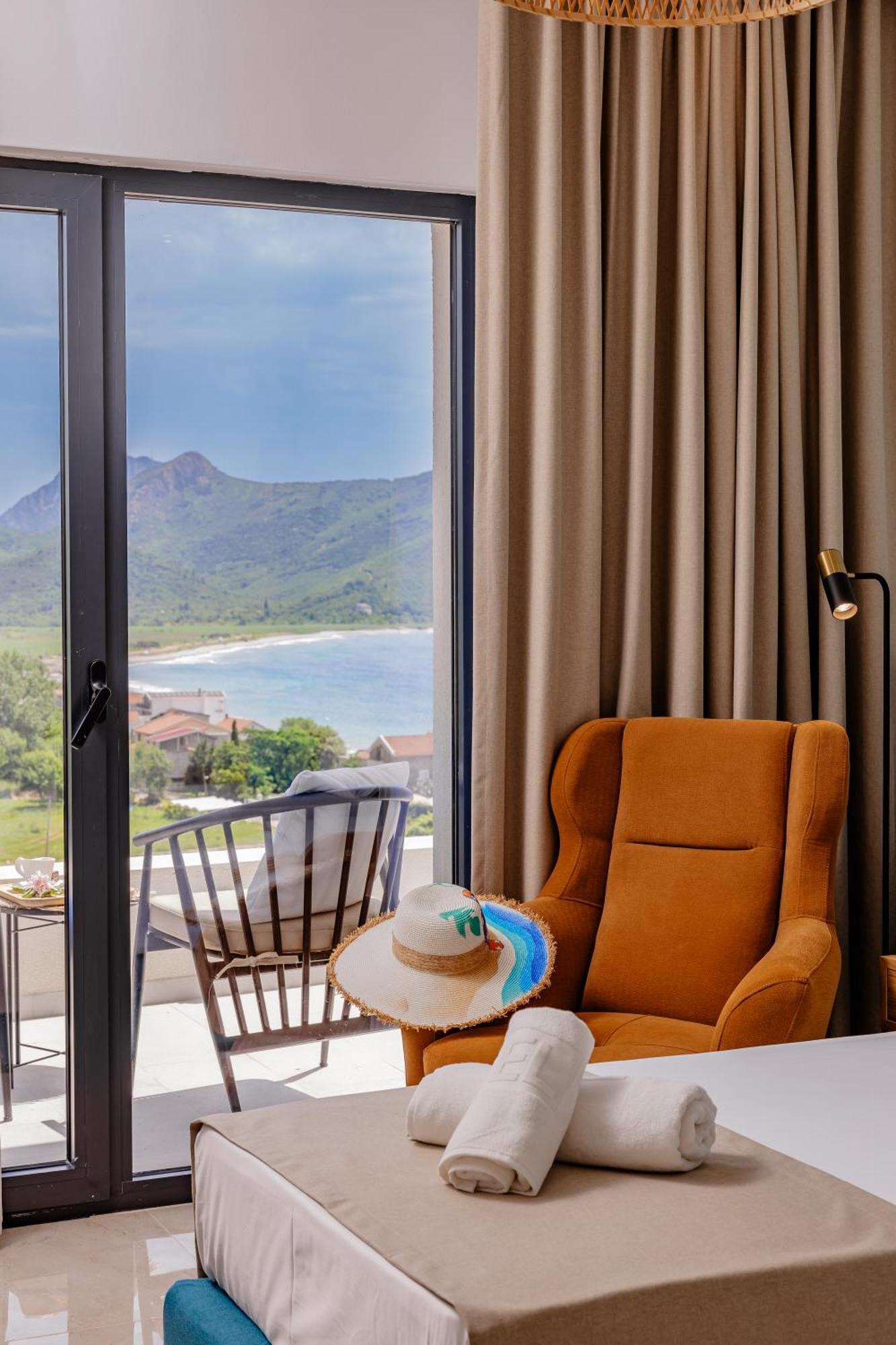 Hotel Aquilo Petrovac Eksteriør billede