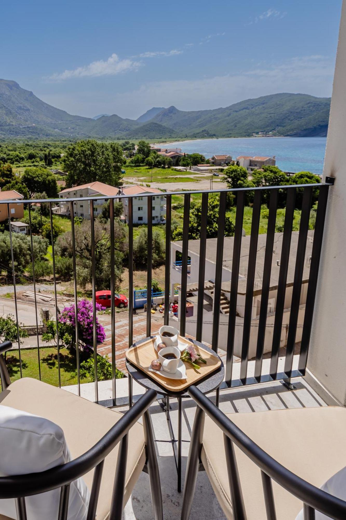 Hotel Aquilo Petrovac Eksteriør billede