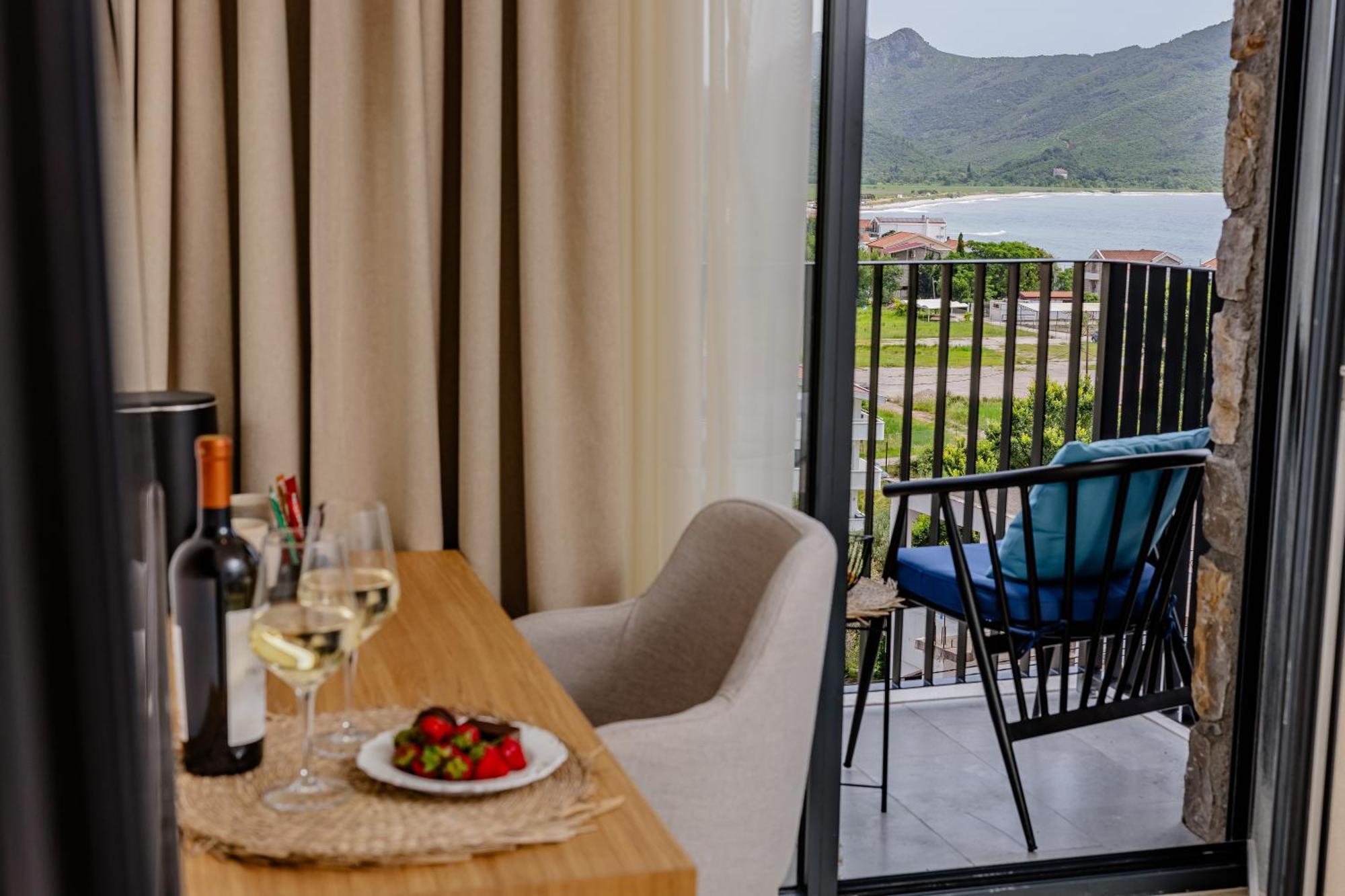 Hotel Aquilo Petrovac Eksteriør billede