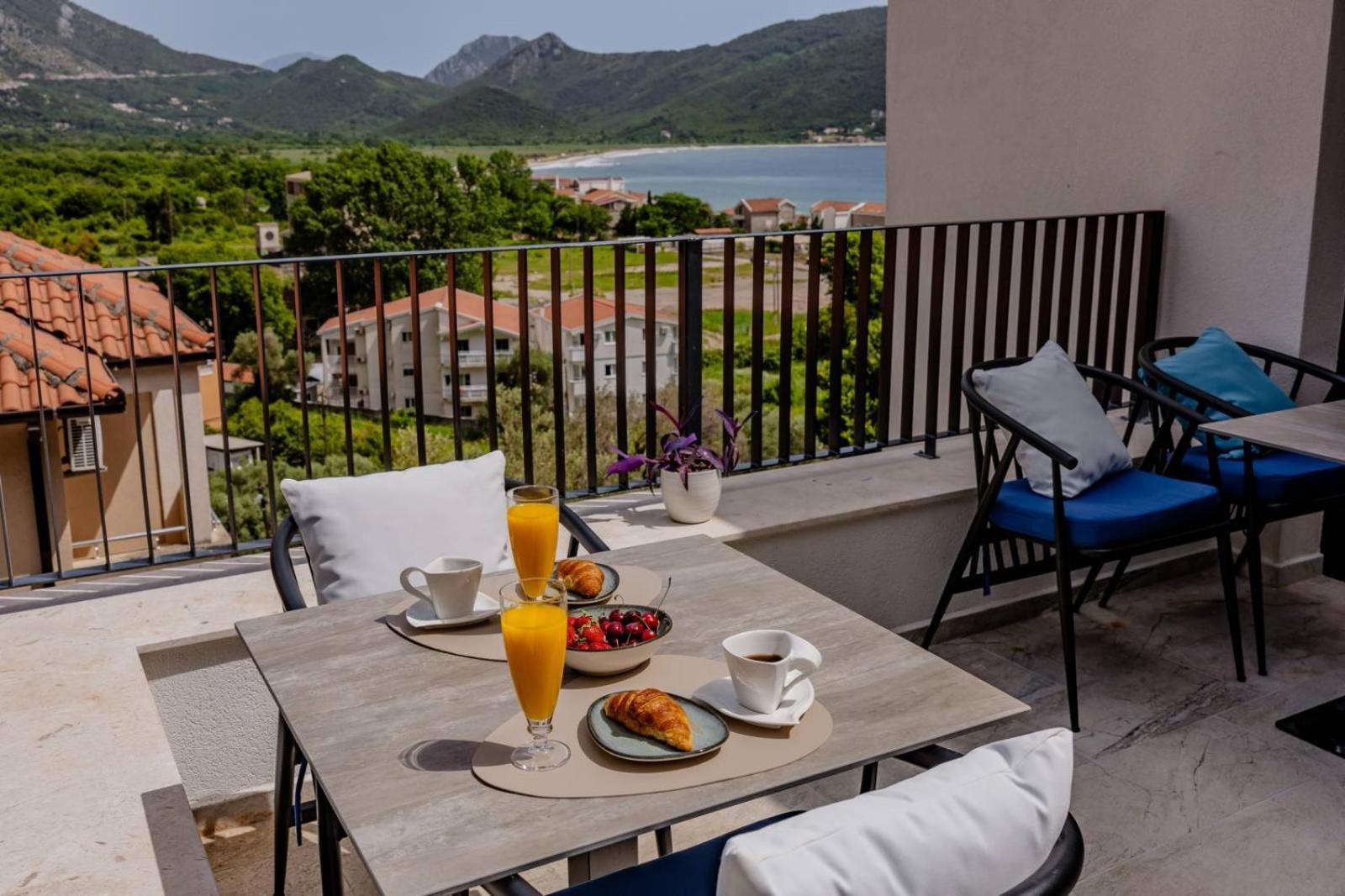 Hotel Aquilo Petrovac Eksteriør billede